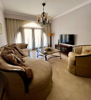 Luxury 2BD flat, steps from Sahl Hasheesh beach